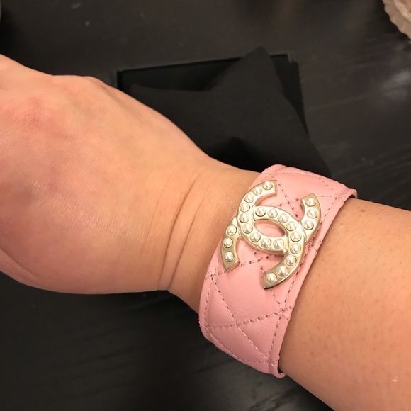 CHANEL PINK AND PEARL LEATHER CUFF BRACELET NWT - Picture 2 of 8